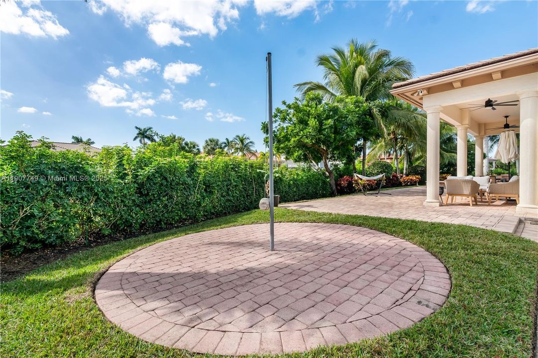 For Rent: $14,000 (6 beds, 5 baths, 5956 Square Feet)