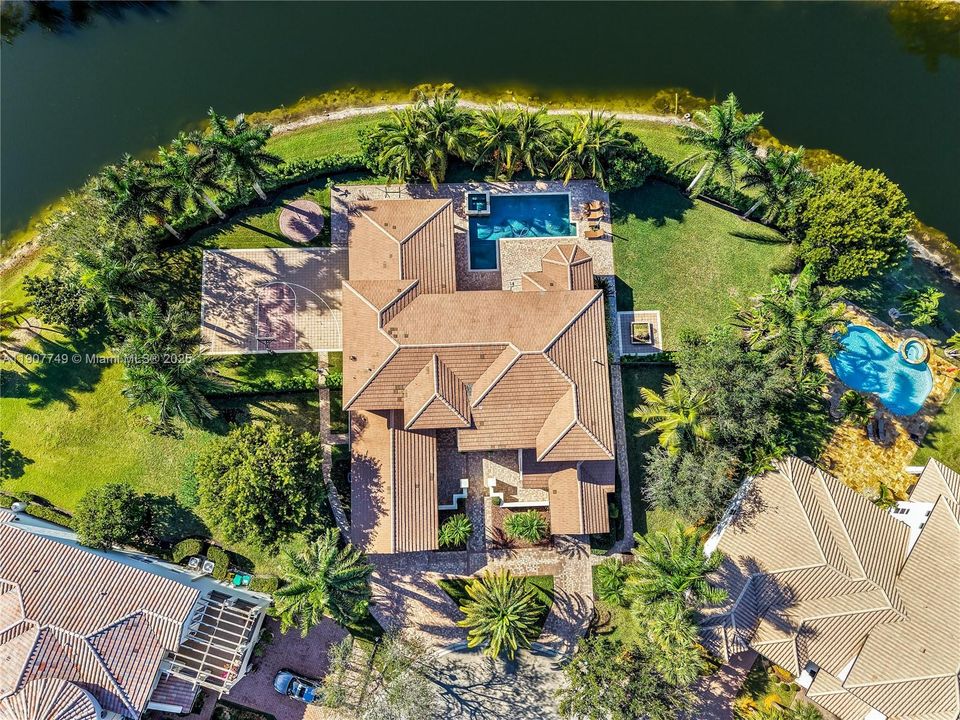 For Rent: $14,000 (6 beds, 5 baths, 5956 Square Feet)