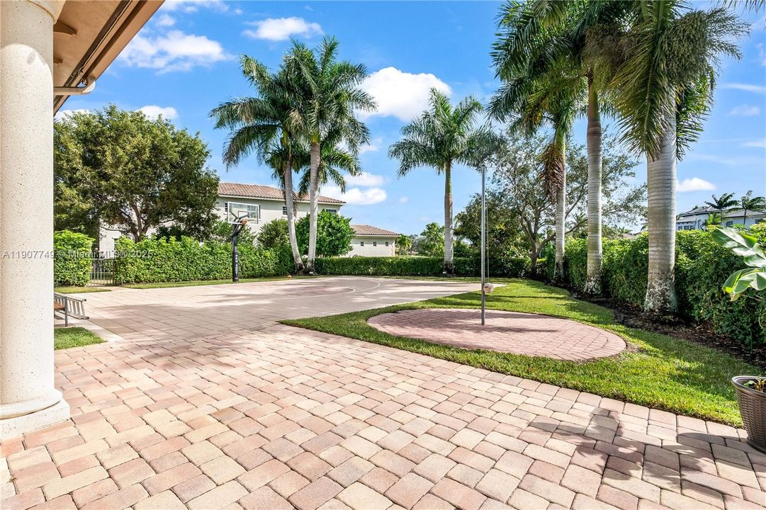 For Rent: $14,000 (6 beds, 5 baths, 5956 Square Feet)