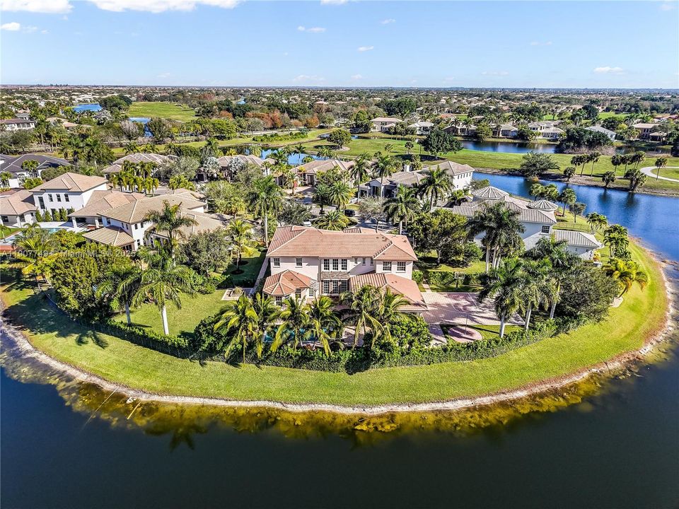 For Rent: $14,000 (6 beds, 5 baths, 5956 Square Feet)