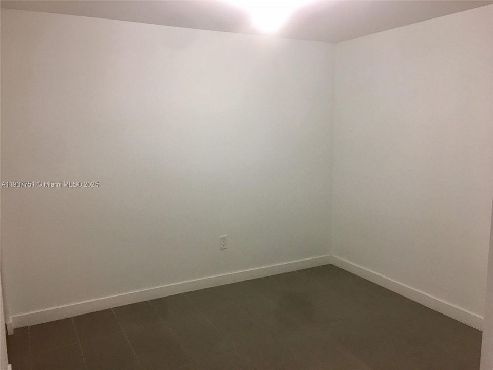 Active With Contract: $3,000 (1 beds, 1 baths, 867 Square Feet)