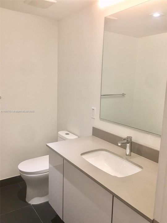 Active With Contract: $3,000 (1 beds, 1 baths, 867 Square Feet)