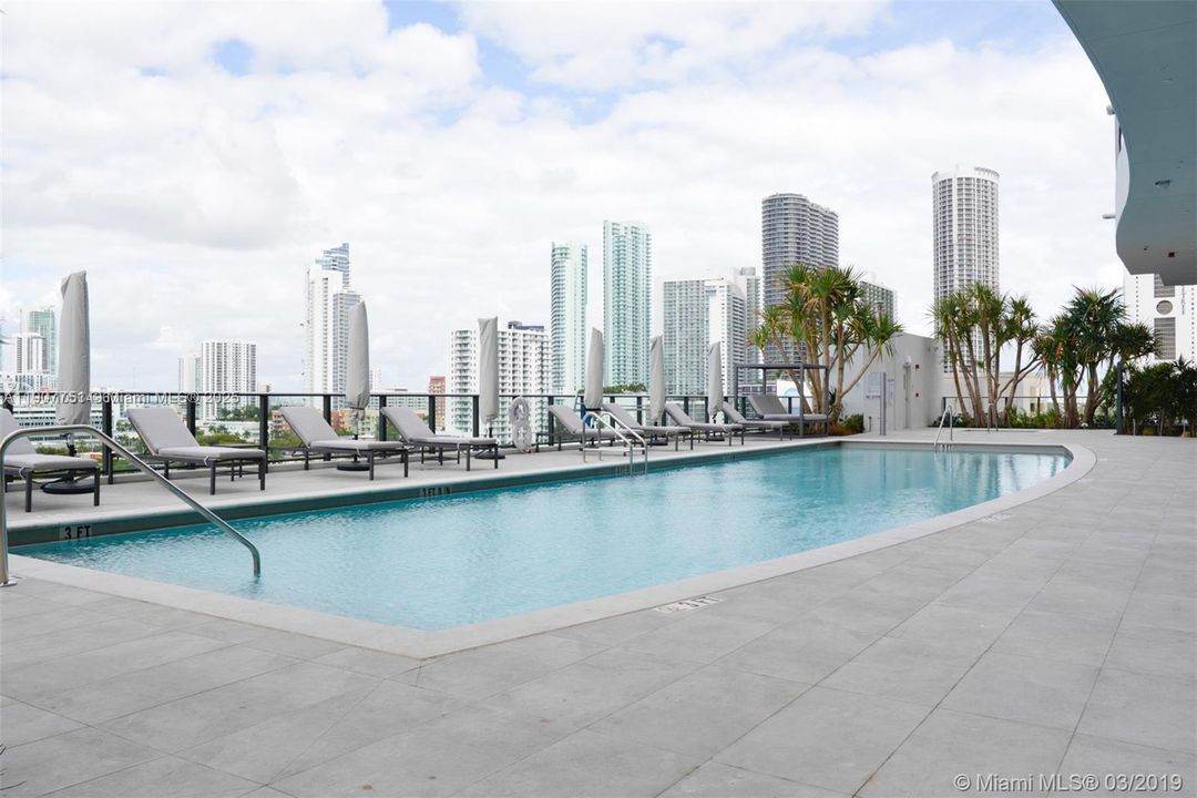 Active With Contract: $3,000 (1 beds, 1 baths, 867 Square Feet)