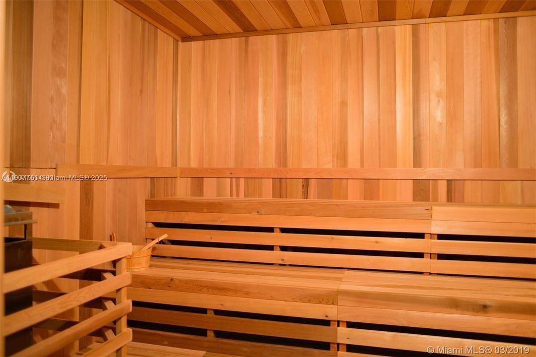 Active With Contract: $3,000 (1 beds, 1 baths, 867 Square Feet)