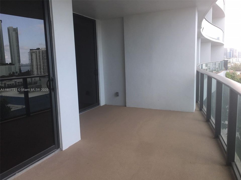 Active With Contract: $3,000 (1 beds, 1 baths, 867 Square Feet)