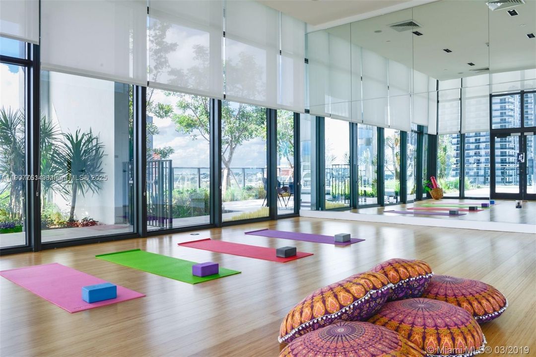 Active With Contract: $3,000 (1 beds, 1 baths, 867 Square Feet)