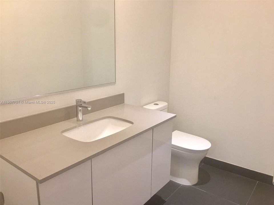 Active With Contract: $3,000 (1 beds, 1 baths, 867 Square Feet)