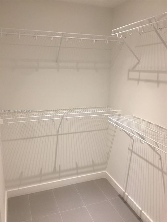 Active With Contract: $3,000 (1 beds, 1 baths, 867 Square Feet)