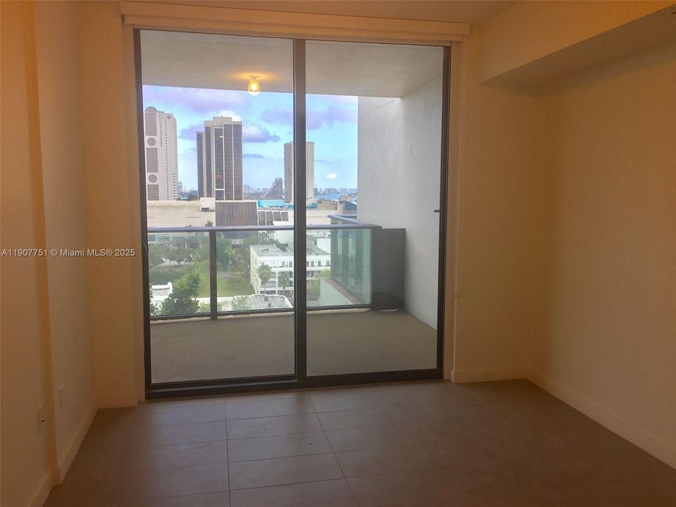 Active With Contract: $3,000 (1 beds, 1 baths, 867 Square Feet)