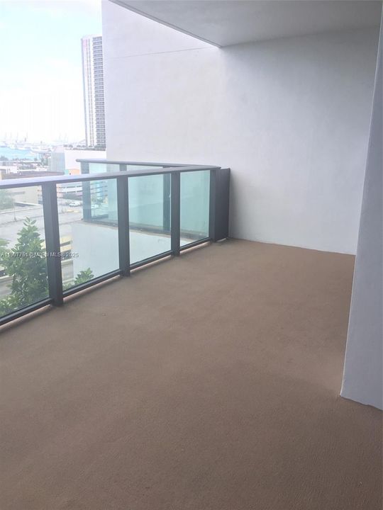 Active With Contract: $3,000 (1 beds, 1 baths, 867 Square Feet)