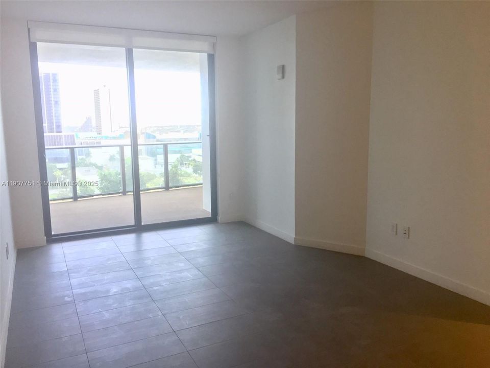 Active With Contract: $3,000 (1 beds, 1 baths, 867 Square Feet)