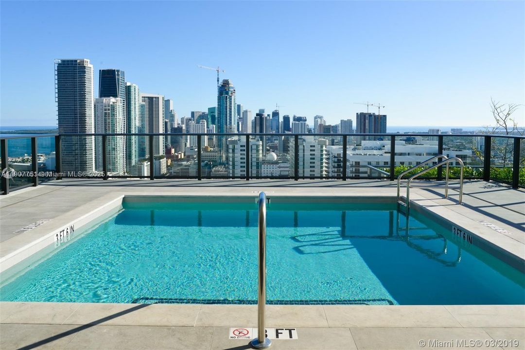 Active With Contract: $3,000 (1 beds, 1 baths, 867 Square Feet)