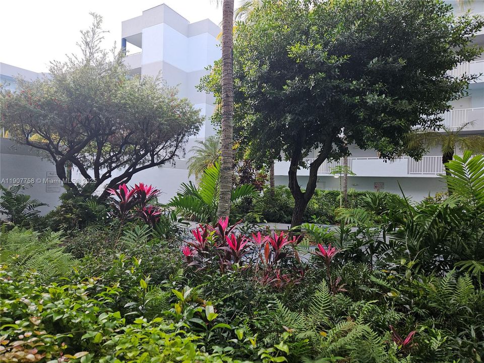 Recently Rented: $2,200 (2 beds, 2 baths, 992 Square Feet)