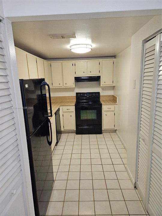 Recently Rented: $2,200 (2 beds, 2 baths, 992 Square Feet)