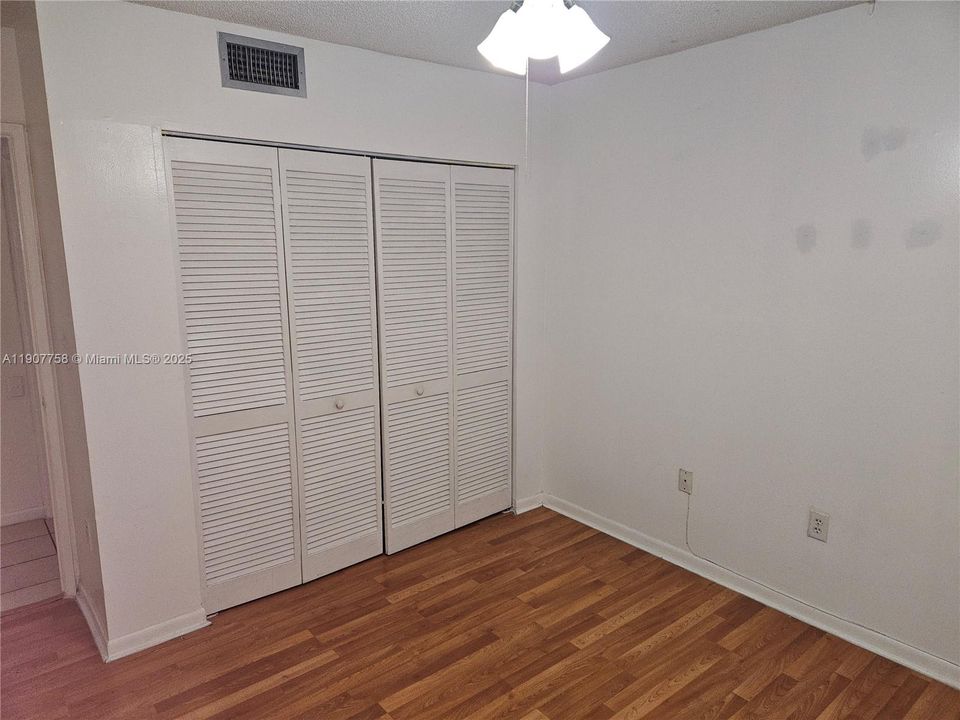 Recently Rented: $2,200 (2 beds, 2 baths, 992 Square Feet)