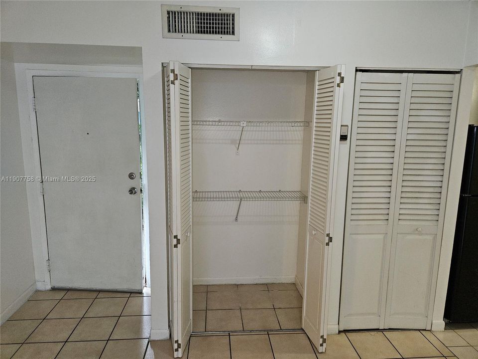 Recently Rented: $2,200 (2 beds, 2 baths, 992 Square Feet)