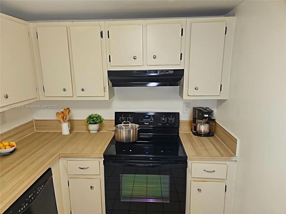 Recently Rented: $2,200 (2 beds, 2 baths, 992 Square Feet)