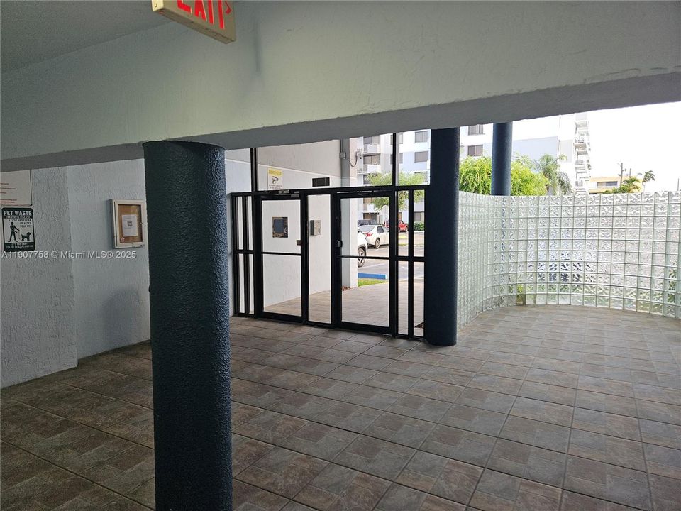 Recently Rented: $2,200 (2 beds, 2 baths, 992 Square Feet)