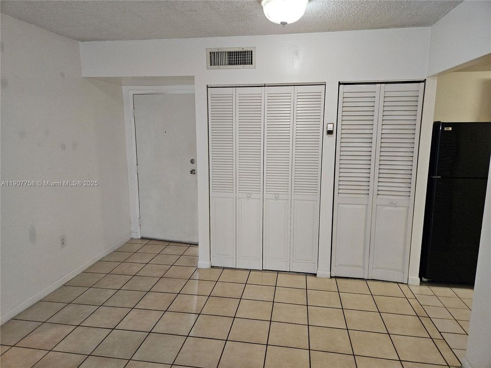 Recently Rented: $2,200 (2 beds, 2 baths, 992 Square Feet)