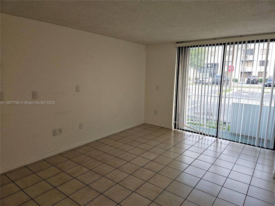 Recently Rented: $2,200 (2 beds, 2 baths, 992 Square Feet)