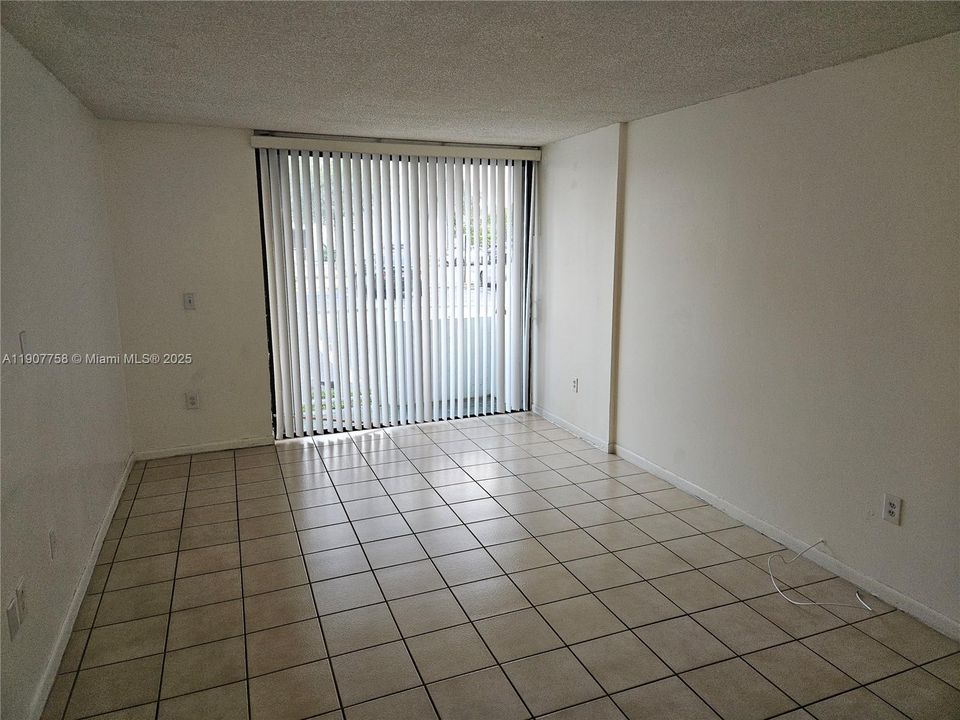 Recently Rented: $2,200 (2 beds, 2 baths, 992 Square Feet)