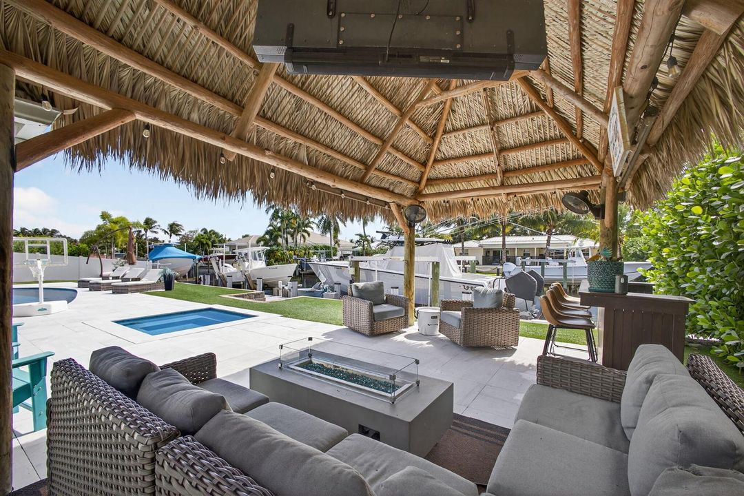 Tiki Hut