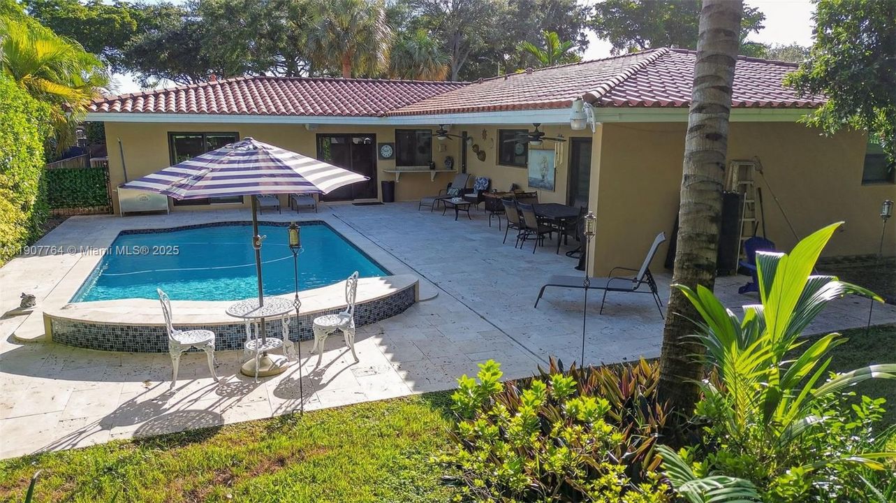 На продажу: $1,399,000 (5 спален, 3 ванн, 2761 Квадратных фут)