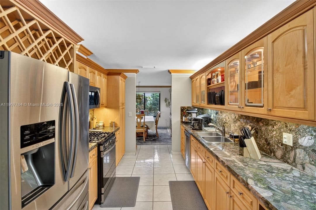 На продажу: $1,399,000 (5 спален, 3 ванн, 2761 Квадратных фут)