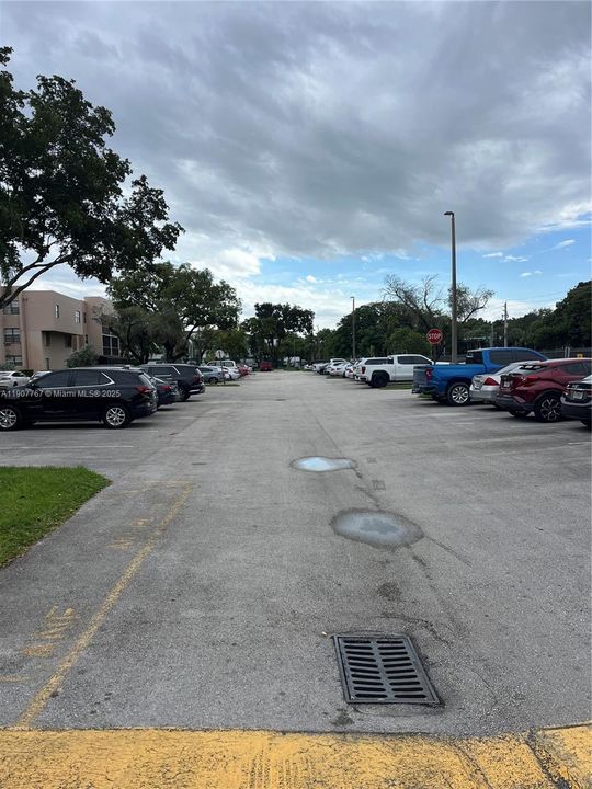 Recently Rented: $1,900 (1 beds, 1 baths, 727 Square Feet)