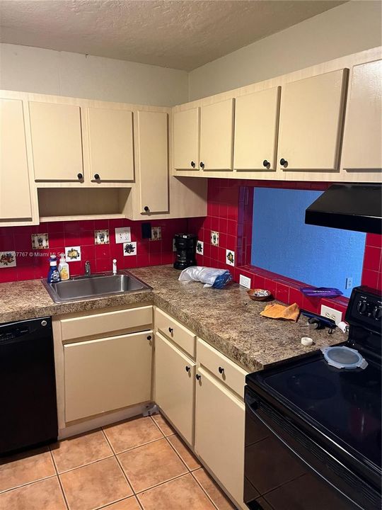 Recently Rented: $1,900 (1 beds, 1 baths, 727 Square Feet)