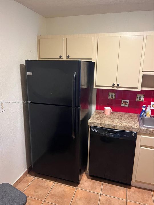 Recently Rented: $1,900 (1 beds, 1 baths, 727 Square Feet)