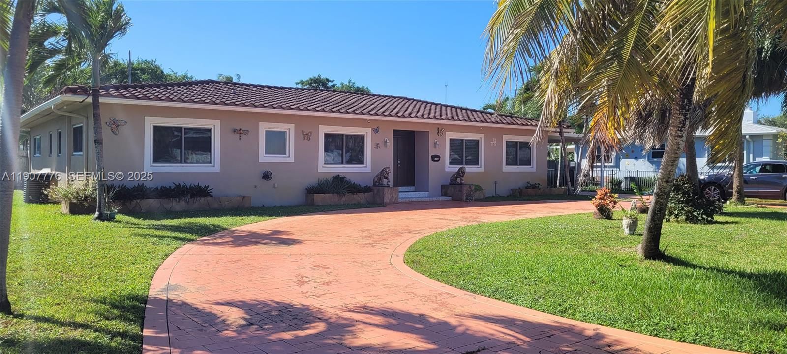 For Sale: $1,105,000 (4 beds, 2 baths, 2466 Square Feet)