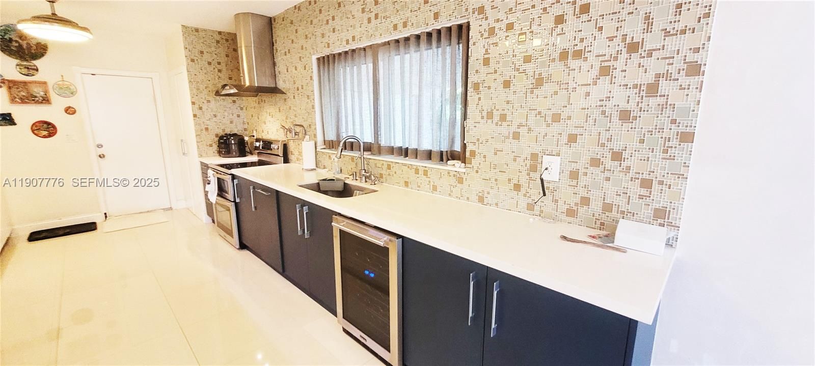 For Sale: $1,105,000 (4 beds, 2 baths, 2466 Square Feet)