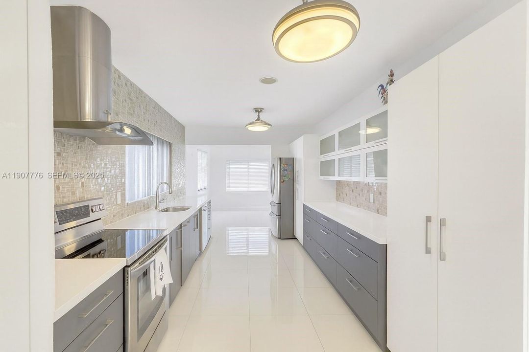 For Sale: $1,105,000 (4 beds, 2 baths, 2466 Square Feet)