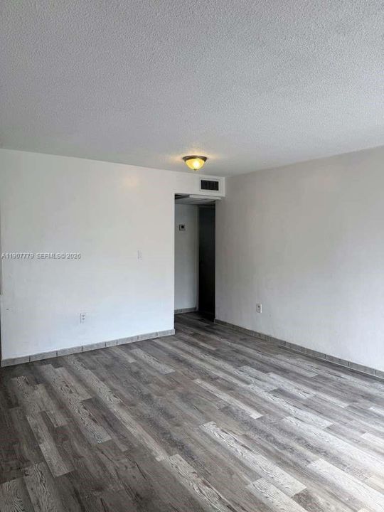 For Rent: $2,100 (2 beds, 1 baths, 866 Square Feet)