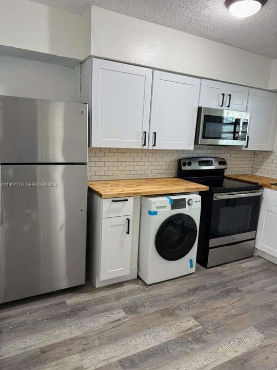For Rent: $2,100 (2 beds, 1 baths, 866 Square Feet)