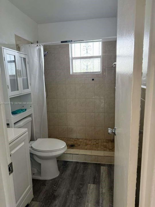 For Rent: $2,100 (2 beds, 1 baths, 866 Square Feet)