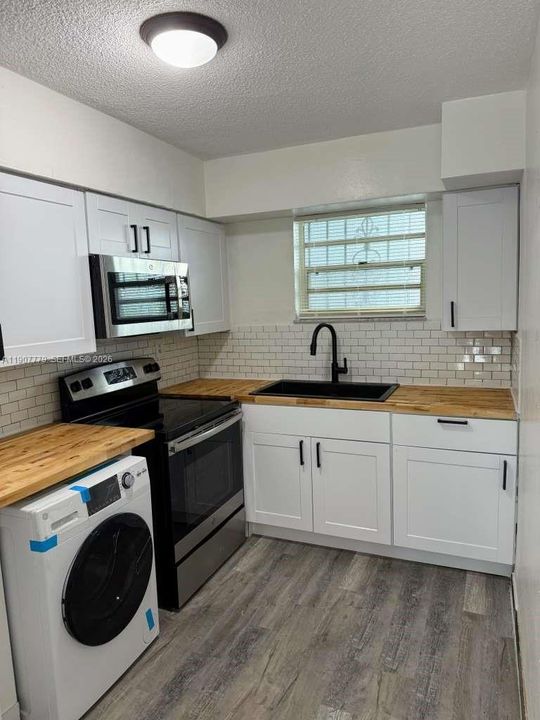 For Rent: $2,100 (2 beds, 1 baths, 866 Square Feet)