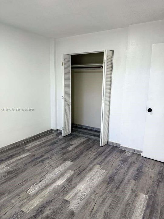 For Rent: $2,100 (2 beds, 1 baths, 866 Square Feet)