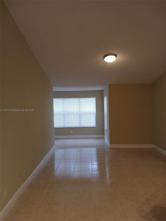 For Rent: $2,050 (2 beds, 1 baths, 965 Square Feet)