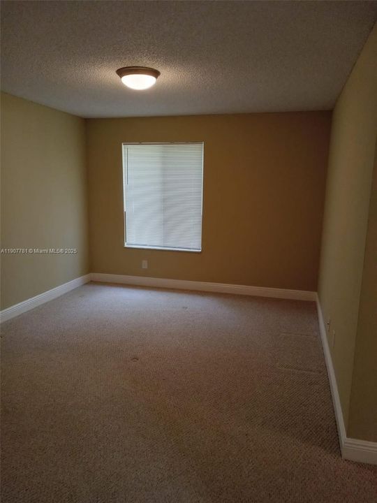 For Rent: $2,050 (2 beds, 1 baths, 965 Square Feet)