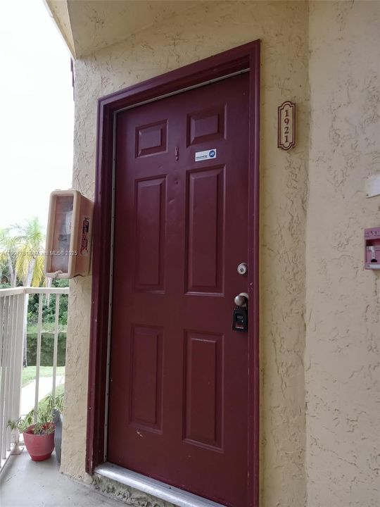 For Rent: $2,050 (2 beds, 1 baths, 965 Square Feet)