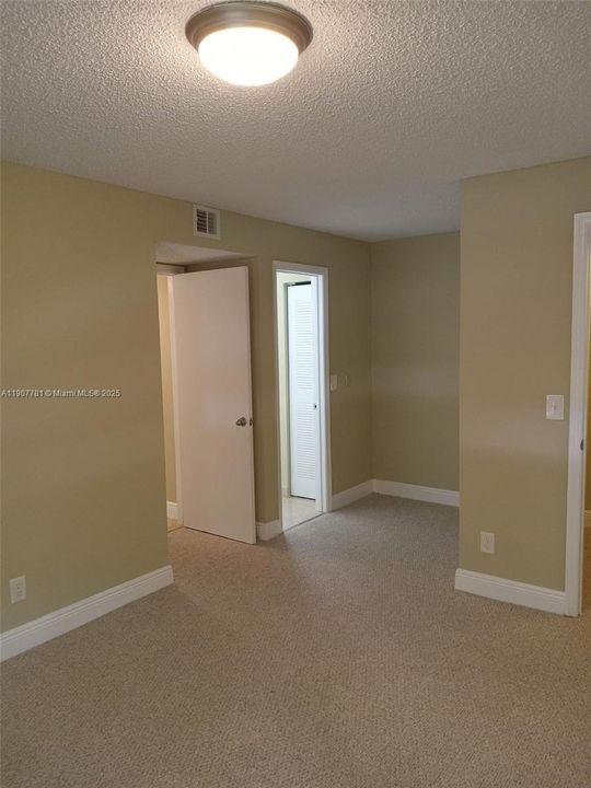 For Rent: $2,050 (2 beds, 1 baths, 965 Square Feet)