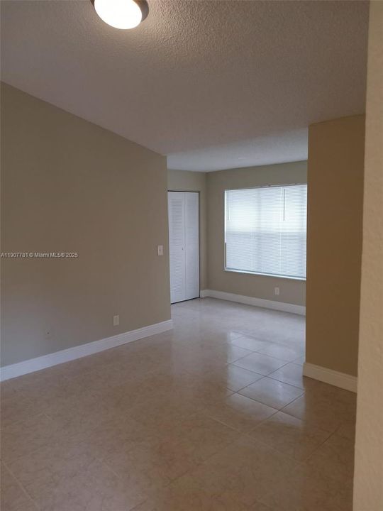 For Rent: $2,050 (2 beds, 1 baths, 965 Square Feet)