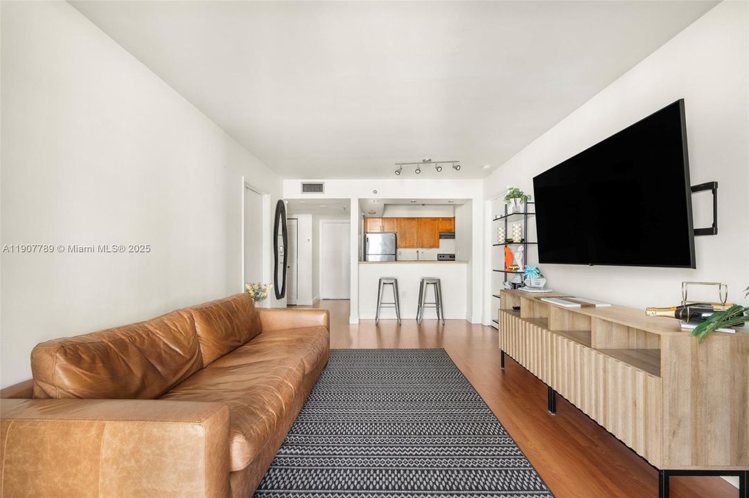 待售: $335,000 (2 贝兹, 2 浴室, 903 平方英尺)