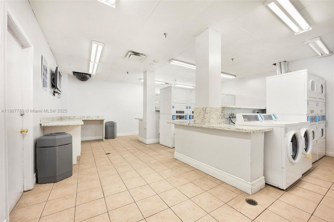 待售: $335,000 (2 贝兹, 2 浴室, 903 平方英尺)