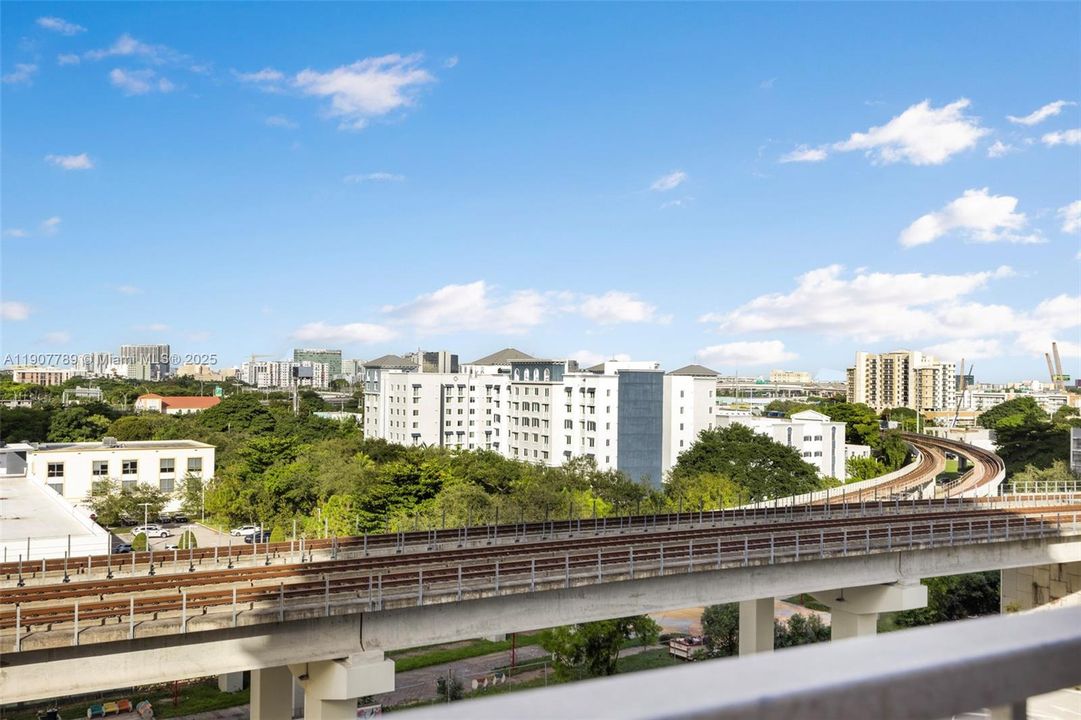 待售: $335,000 (2 贝兹, 2 浴室, 903 平方英尺)