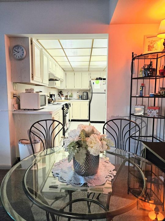 На продажу: $216,500 (2 спален, 2 ванн, 1000 Квадратных фут)