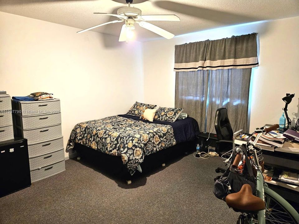 На продажу: $216,500 (2 спален, 2 ванн, 1000 Квадратных фут)