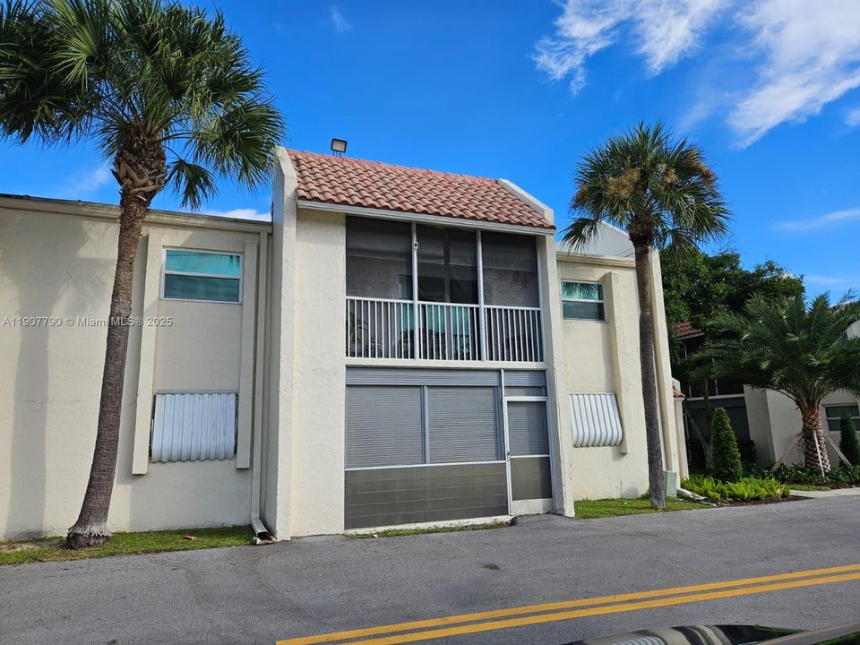 На продажу: $216,500 (2 спален, 2 ванн, 1000 Квадратных фут)